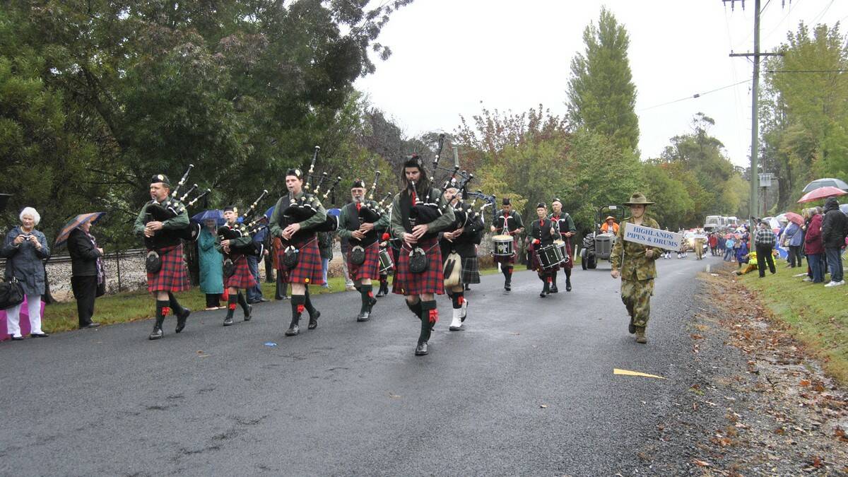 Highlands Pipes and Drums in the parade. Photo by Megan Drapalski
