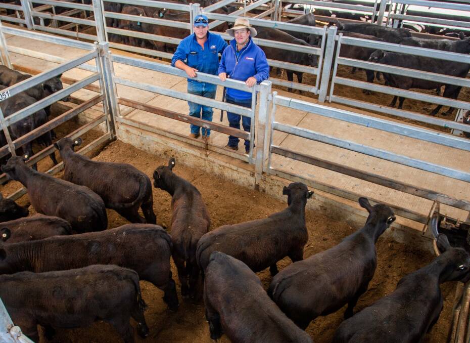 Jock Duncombe, Duncombe & Co with vendor Mitch OBrien, Crookwell who sold 12 Angus steers for 282c/kg, av 197.1kg, $555.78 a head.