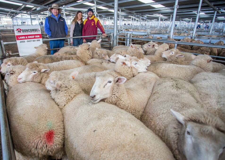 Sophie Lynch and Adam Selmes, Pejar, are all smiles topping today's market with Jock Duncombe, Duncombe & Co selling 22 XB lambs for $320 a head.