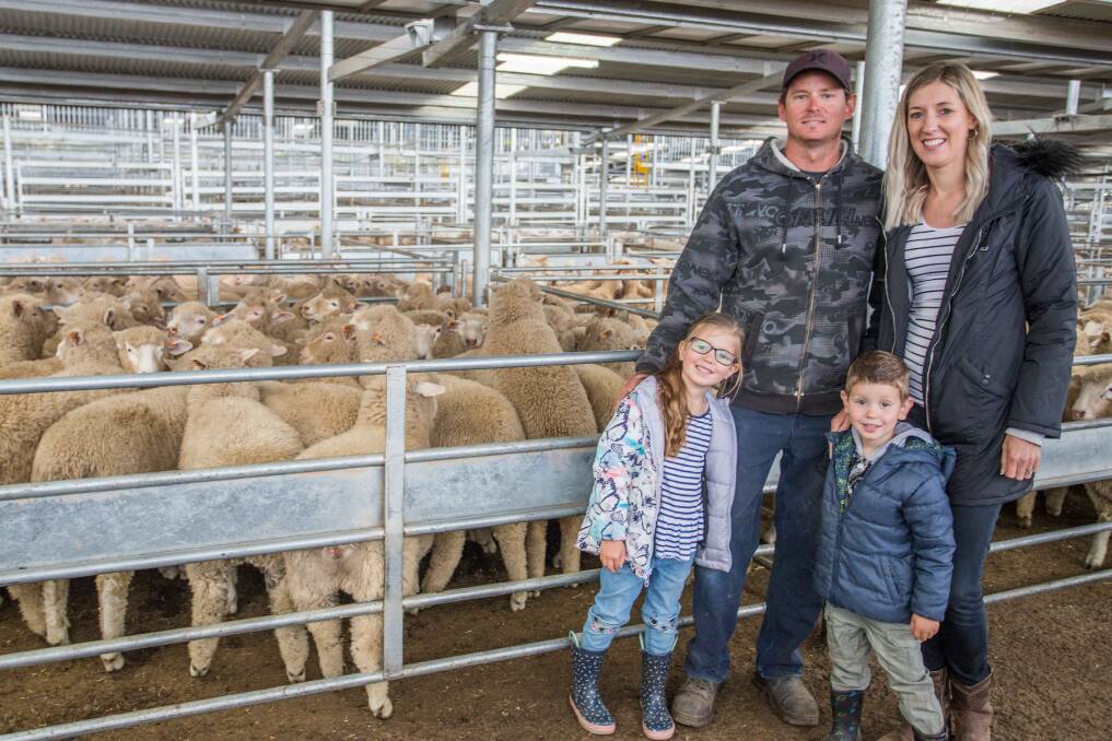 Heath & Rachel Davies, with children Lacey & Chayse, 'Lickenhole', Bigga sold a total of 454 XB Suckers with MD & JJ Anderson, with the top selling for $183ph.