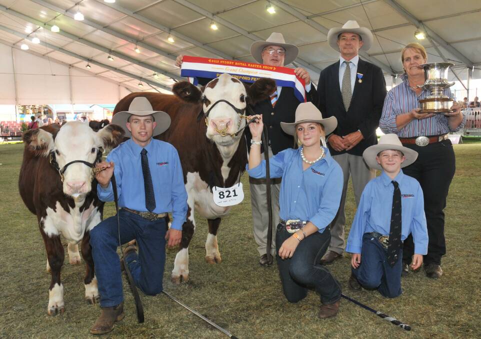 WINNERS: With the grand champion Poll Hereford female at the 2015 Sydney Royal is Alexander Chester, Koonoomoo, Vic, Jordan Alexander, Bowral, NSW, exhibitor Thomas Holt and his father Tom Holt, Urana, NSW, judge David Bondfield, Dalveen, Qd, Ken Ikin, Bannister, and Nerilyn Hubbard, Cobbity, NSW. (Photo Wayne Jenkins)